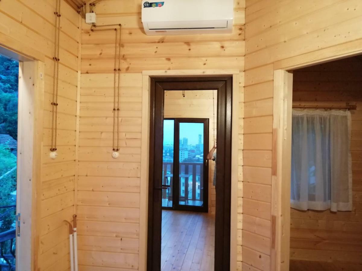 Деревянный Котеж The 1 С Выдом На Город Batoemi Buitenkant foto
